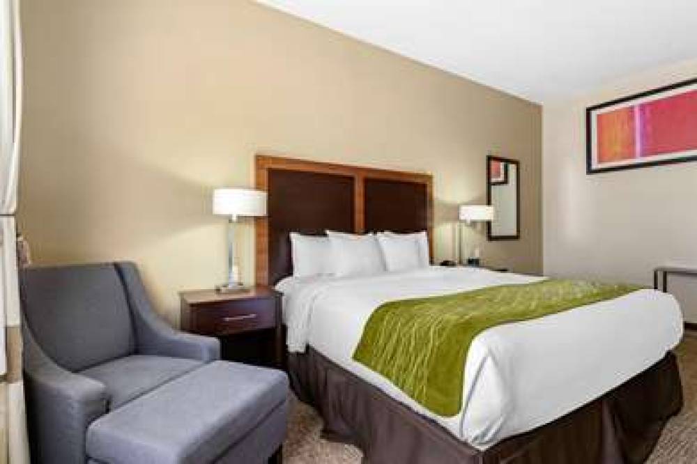 Comfort Inn & Suites Lakeside 9