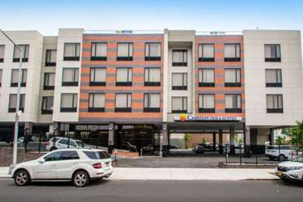 Comfort Inn & Suites Near Stadium 6