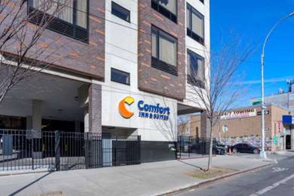 Comfort Inn & Suites Near Stadium 2