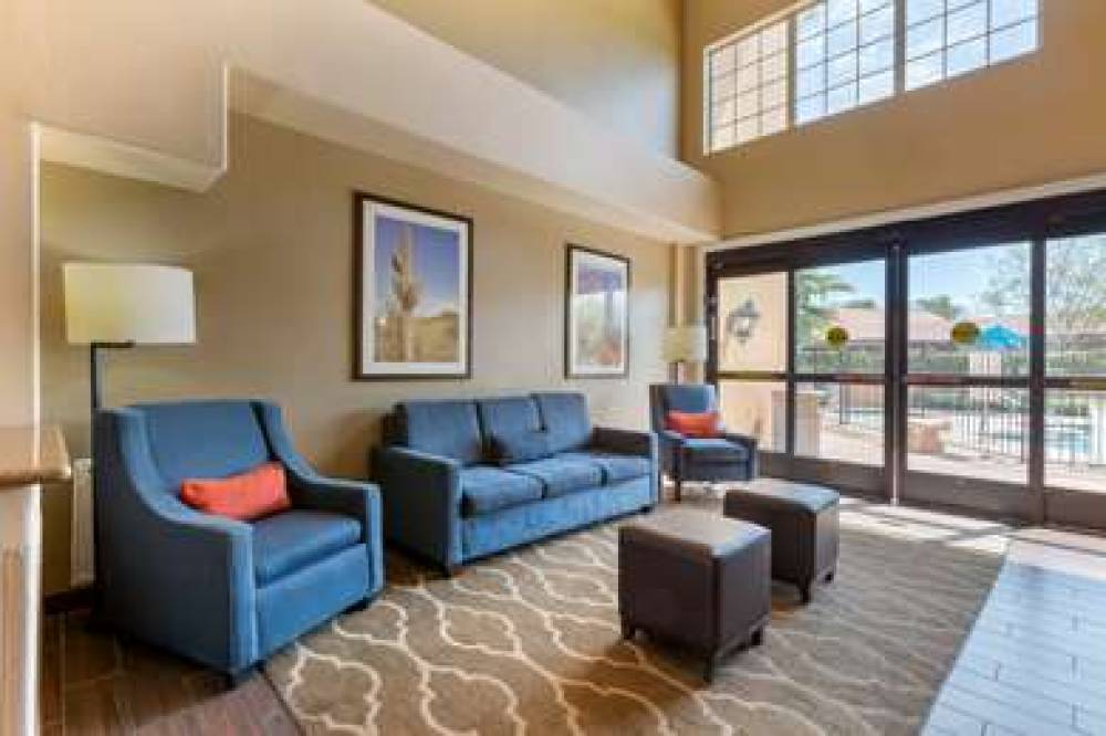 Comfort Inn & Suites North Glendale - Bell Road 5