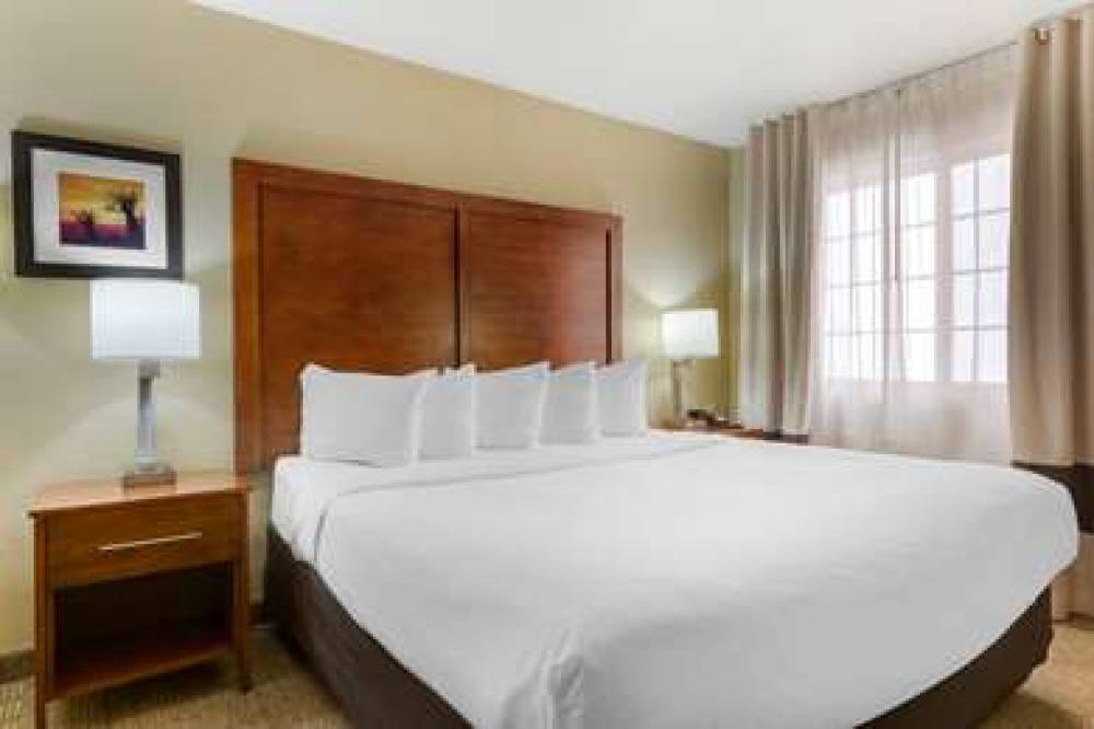 Comfort Inn & Suites North Glendale - Bell Road 10