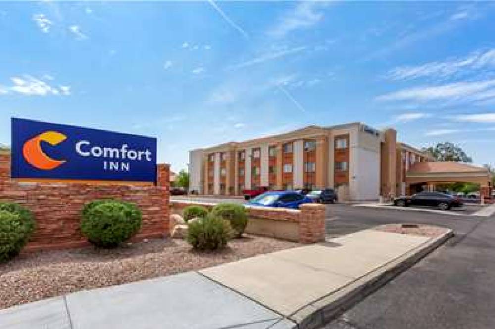 Comfort Inn & Suites North Glendale - Bell Road 2