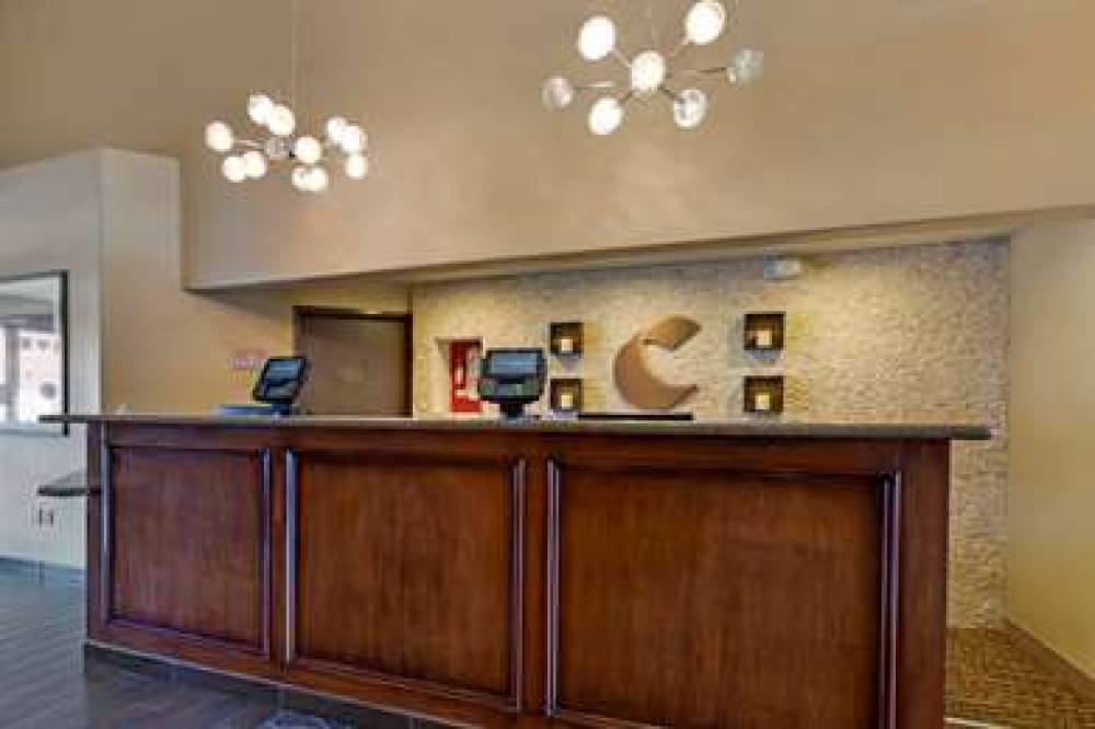 Comfort Inn & Suites North Glendale - Bell Road 6