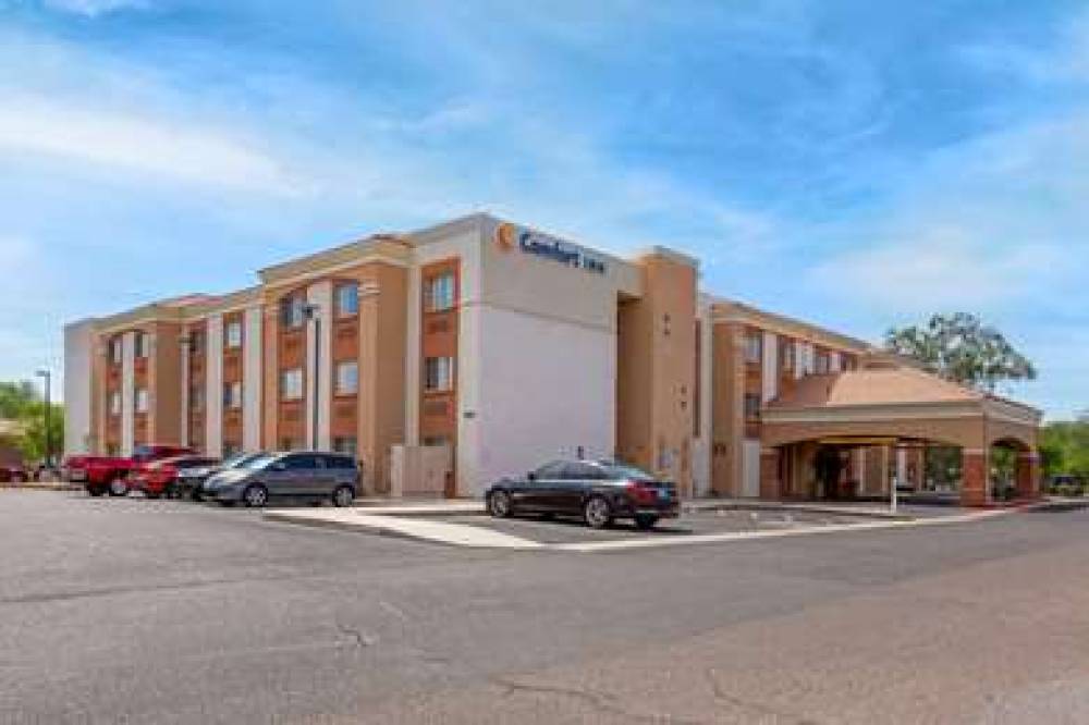 Comfort Inn & Suites North Glendale - Bell Road 3