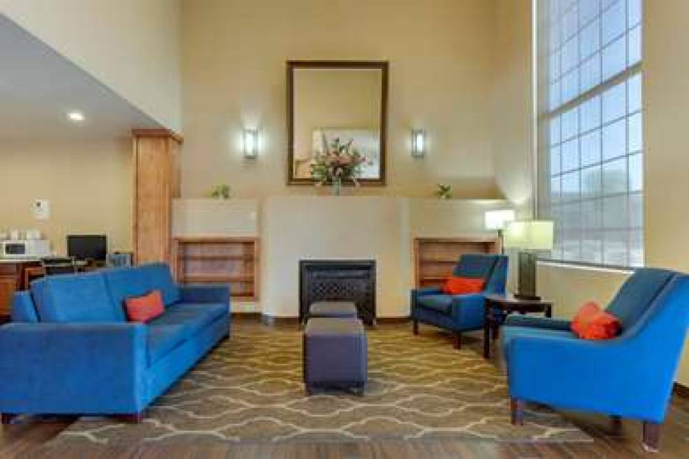Comfort Inn & Suites North Glendale - Bell Road 7