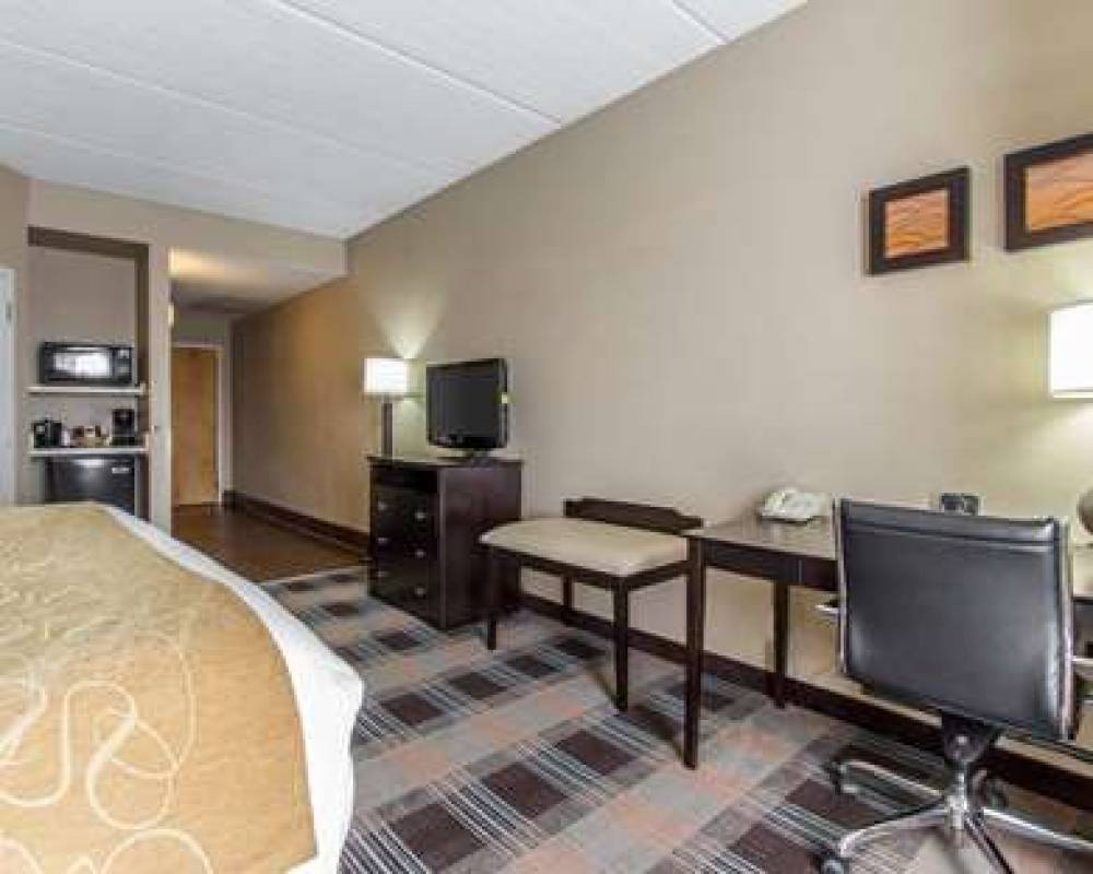 Comfort Suites Airport 6