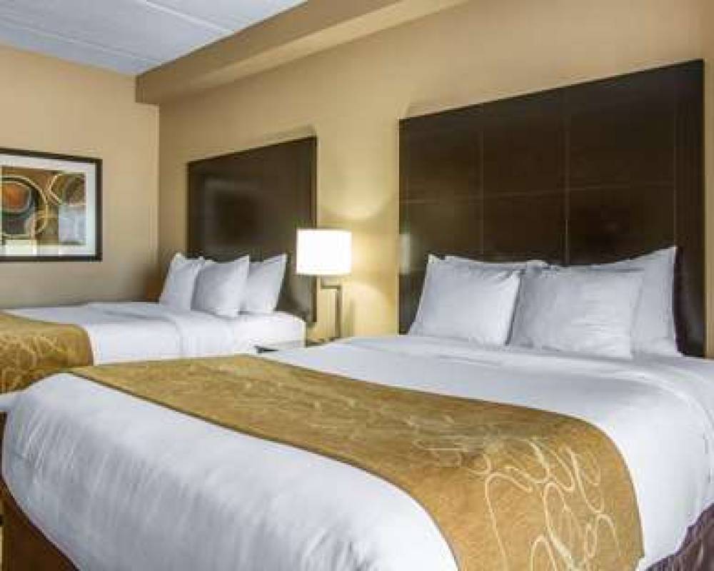 Comfort Suites Airport 7