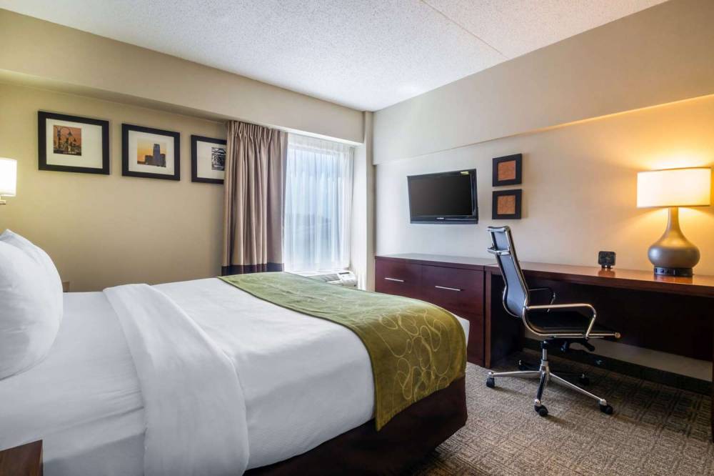 Comfort Suites At Woodbridge 3