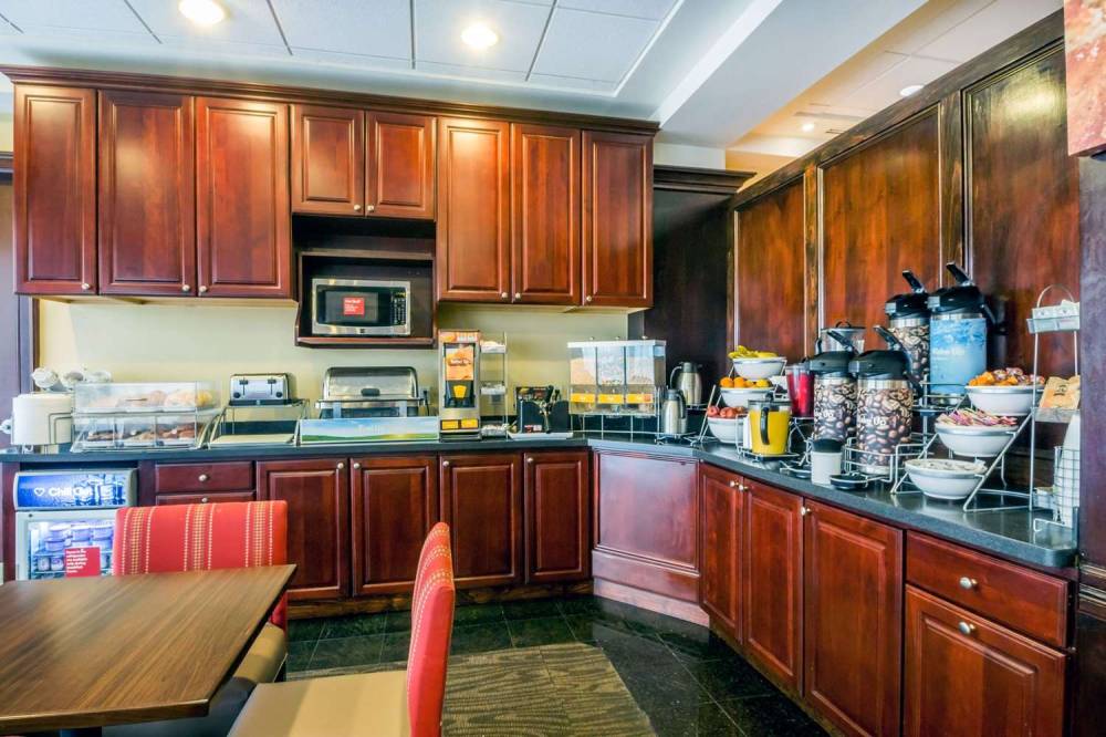 Comfort Suites At Woodbridge 5