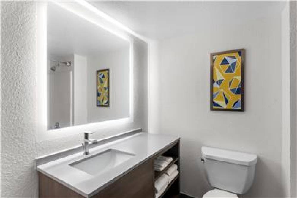 COMFORT SUITES AUSTIN AIRPORT 8