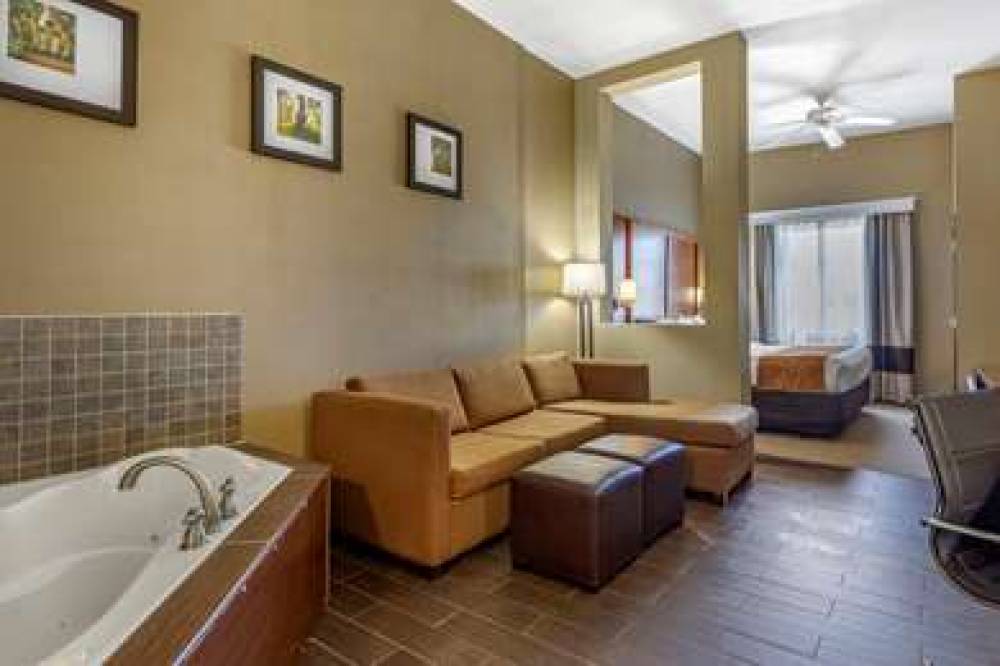 COMFORT SUITES BATESVILLE 10