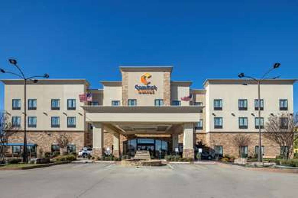 COMFORT SUITES BATESVILLE 1