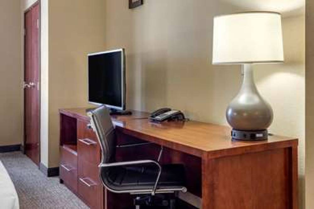 COMFORT SUITES BATESVILLE 8