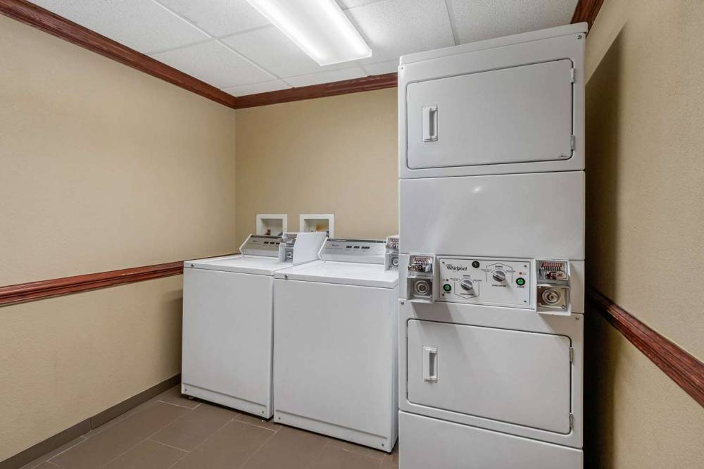 Comfort Suites Central 5