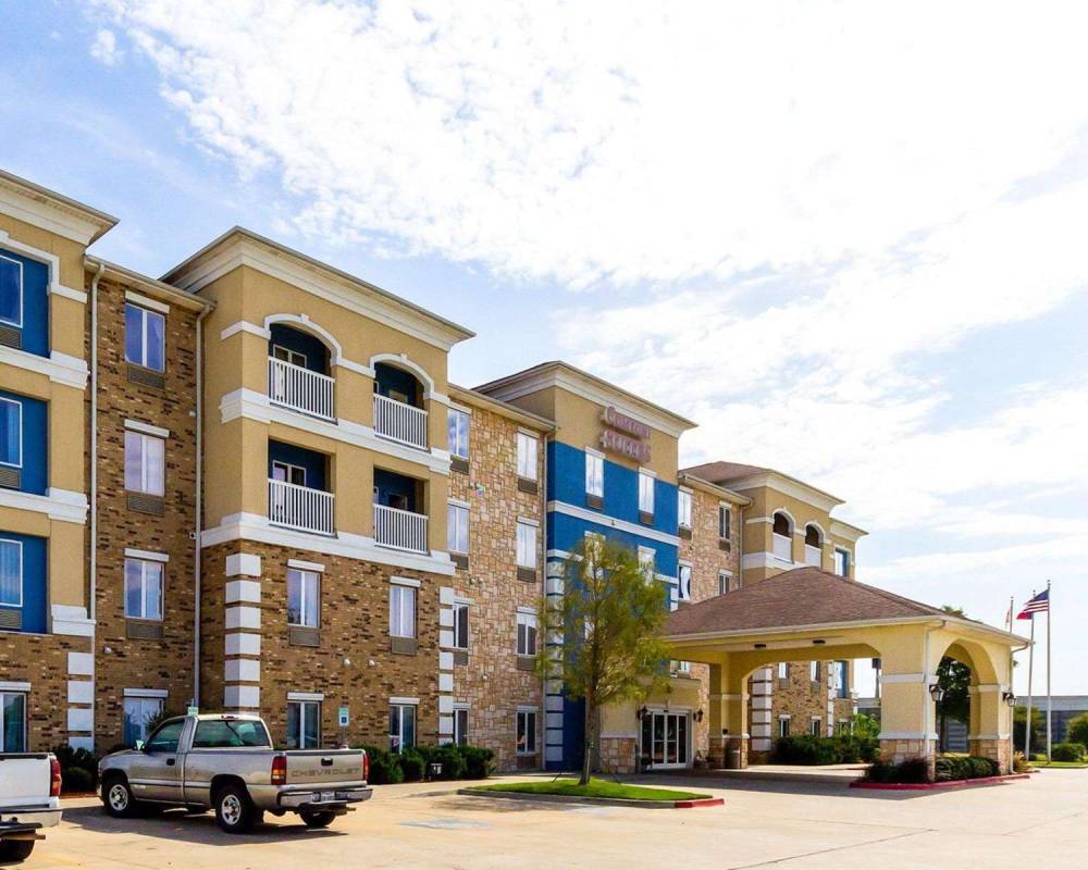 Comfort Suites Central 1