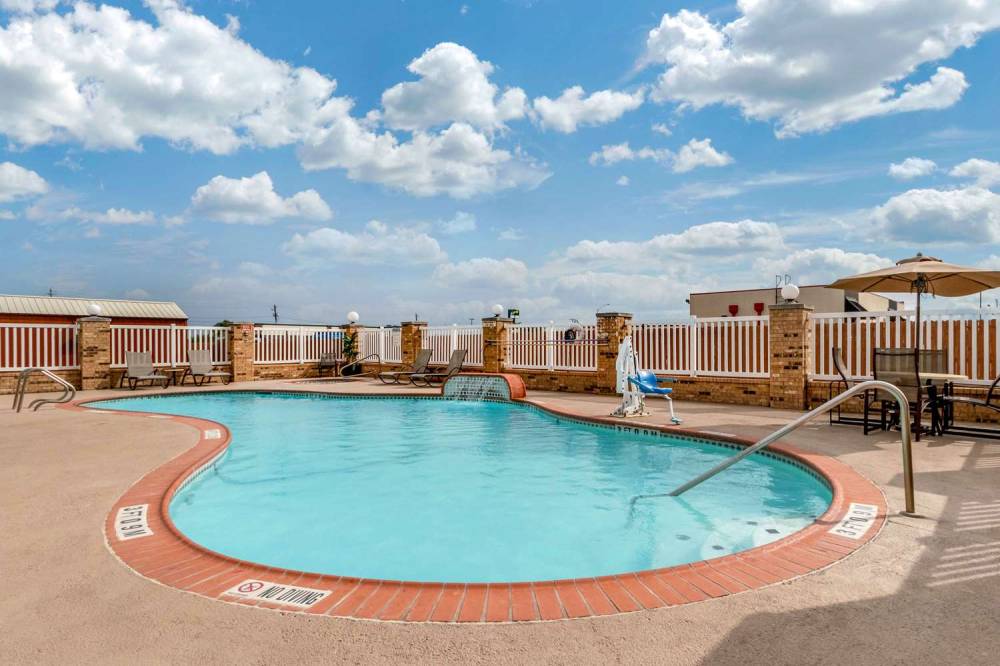Comfort Suites Central 2