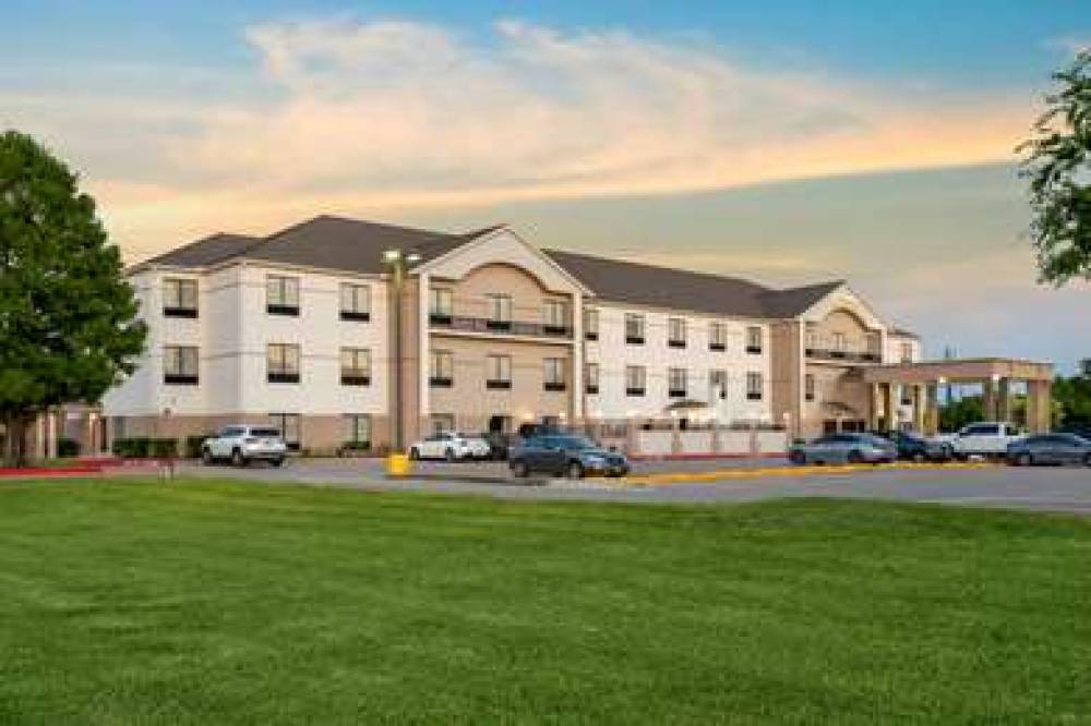 Comfort Suites 1