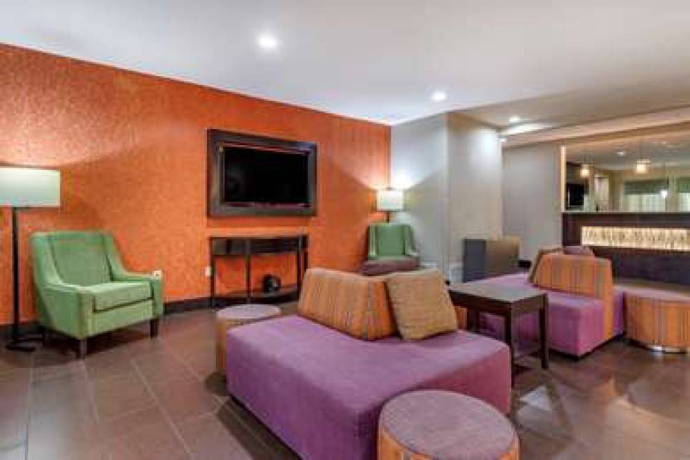 Comfort Suites 4