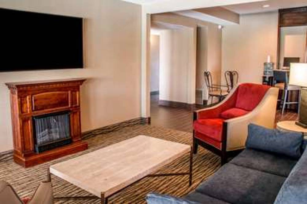 Comfort Suites 6