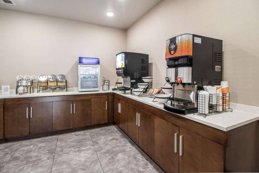 COMFORT SUITES 6