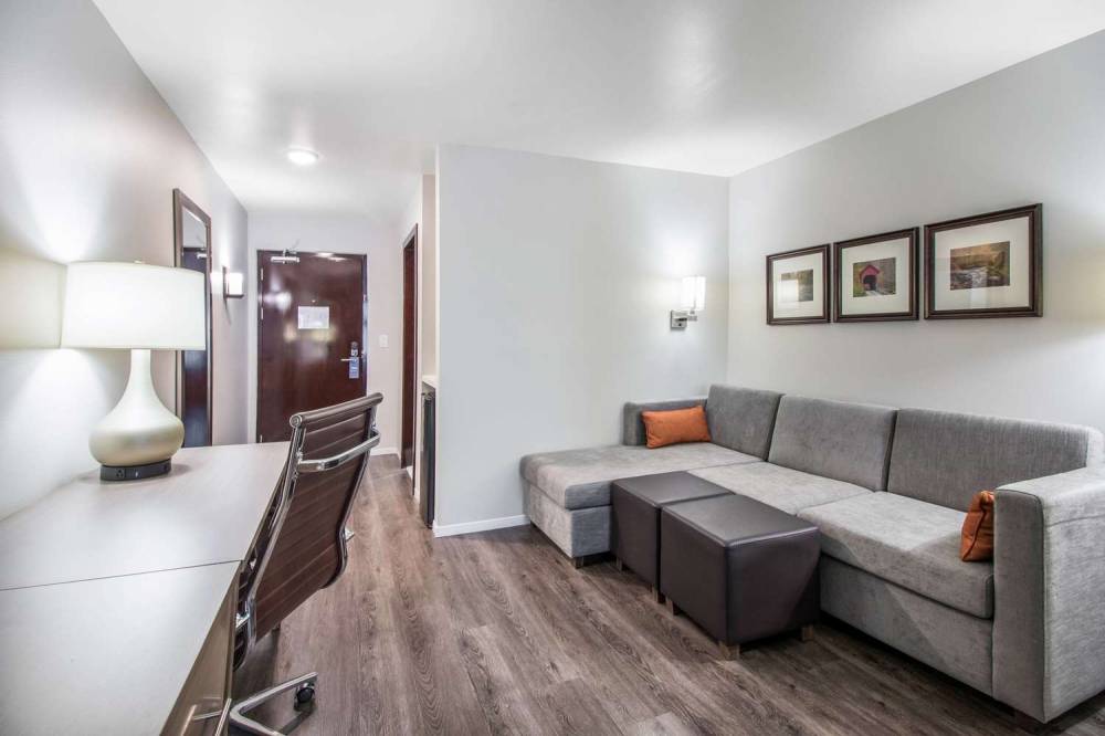COMFORT SUITES 7