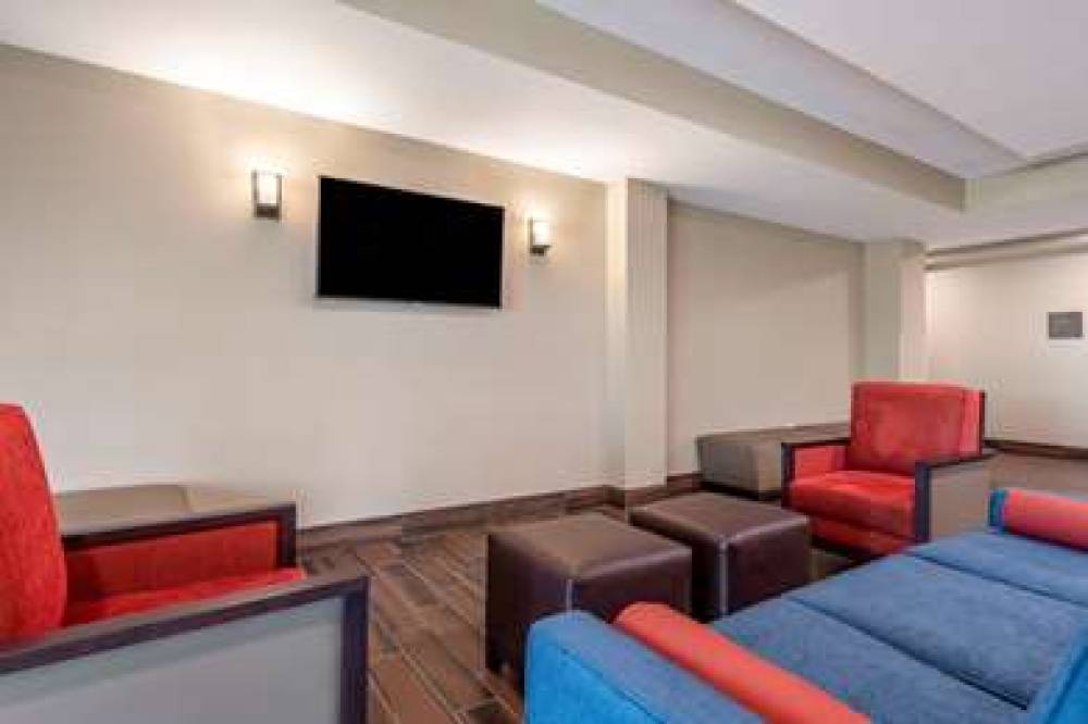 COMFORT SUITES DAYTONA BEACH-SPEEDW 5