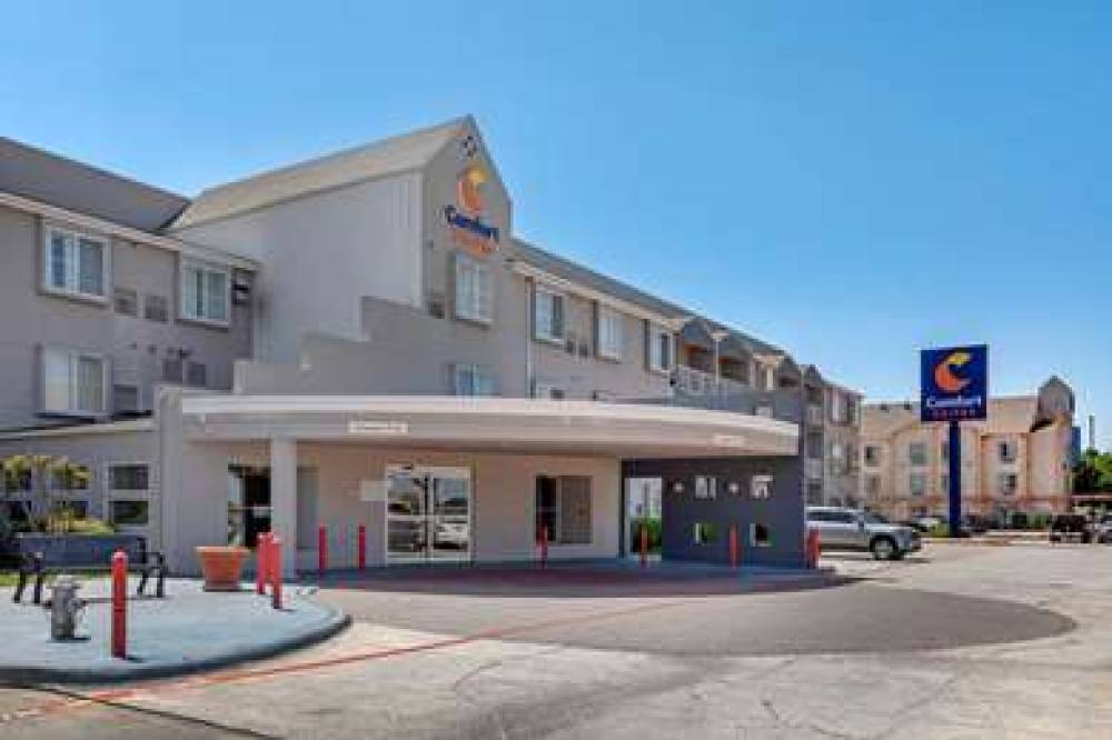 COMFORT SUITES DFW AIRPORT 2