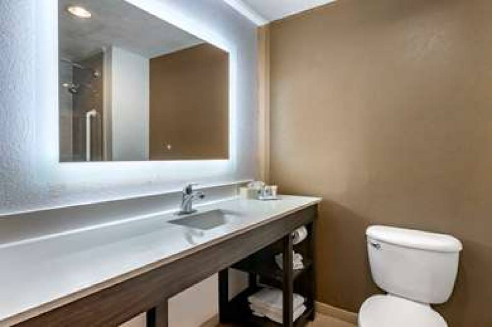 Comfort Suites Fort Pierce I-95 9
