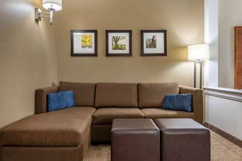 Comfort Suites Hotel And Conference Center 8