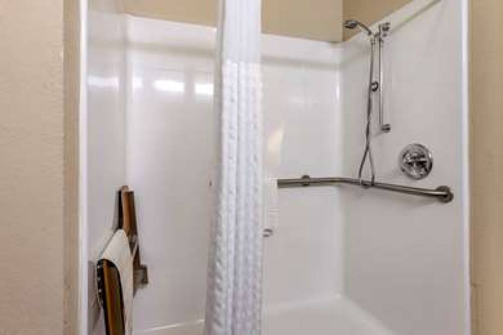 COMFORT SUITES JONESBORO UNIVERSITY 6