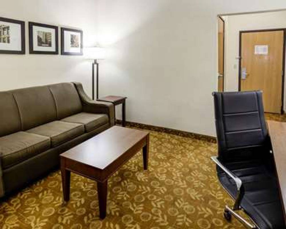 Comfort Suites Kansas City-Liberty 9
