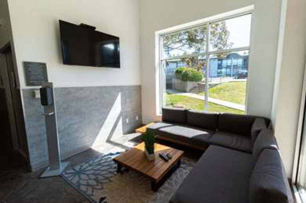 COMFORT SUITES KINGSTON CENTRAL 5