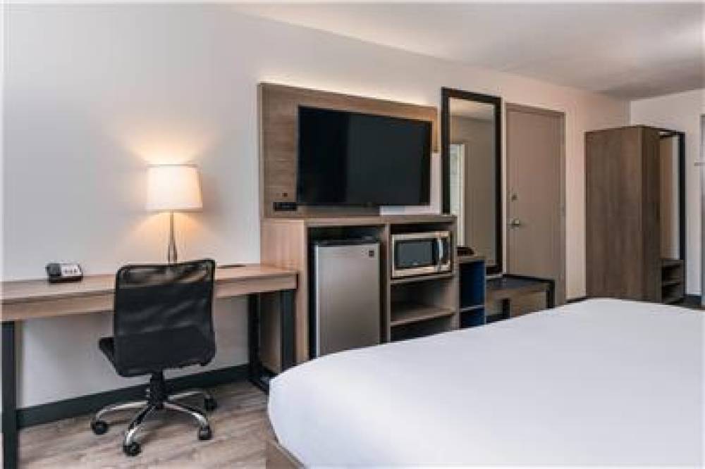 COMFORT SUITES KINGSTON CENTRAL 9