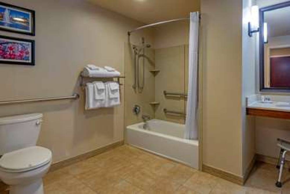Comfort Suites Lake Norman - Huntersville 1