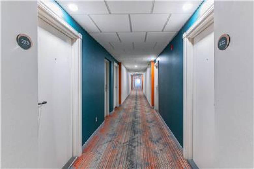 COMFORT SUITES LONDON 6