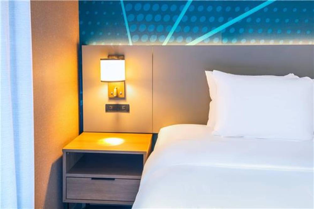 COMFORT SUITES LONDON 2