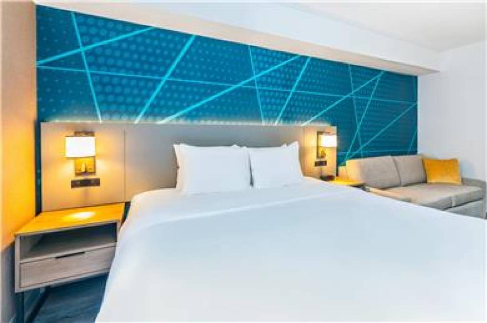 COMFORT SUITES LONDON 3