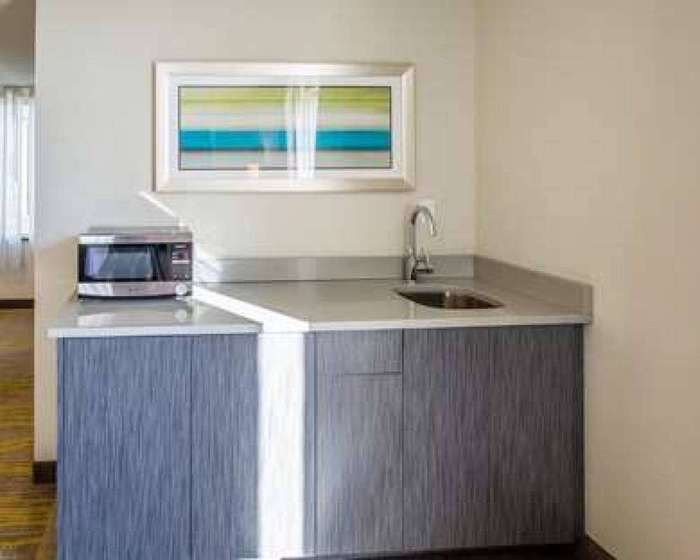 Comfort Suites Miami Airport North 10