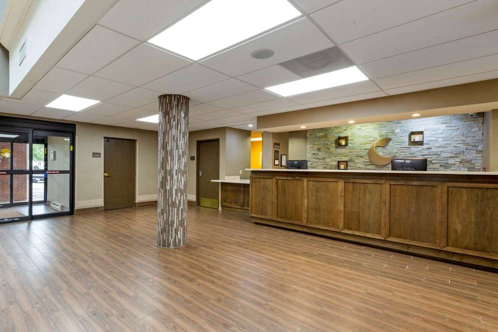 COMFORT SUITES NEAR POTOMAC MILLS 8