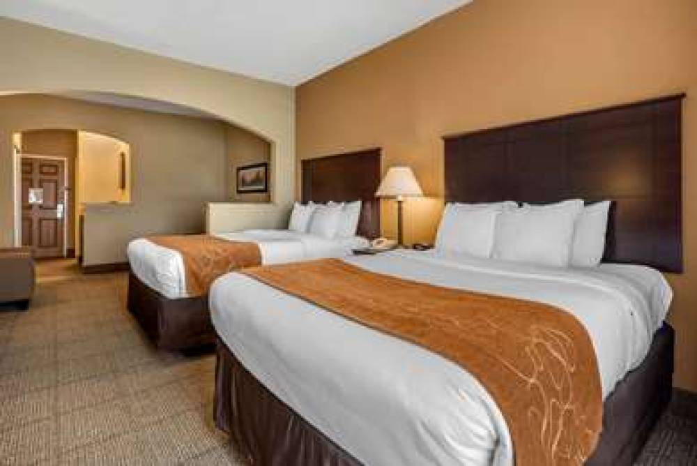Comfort Suites Near Route 66 10
