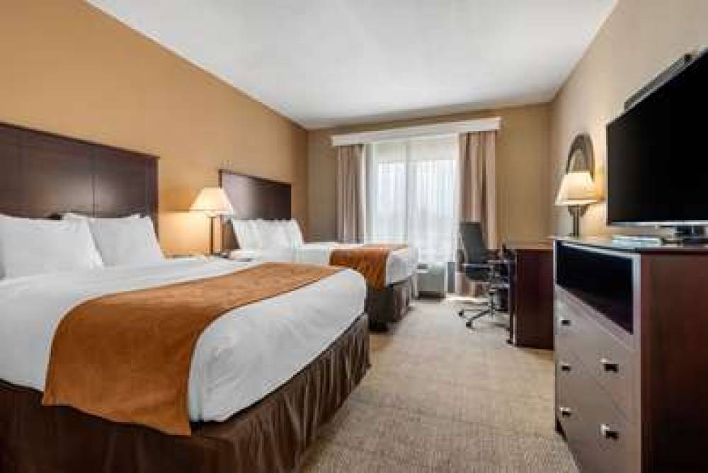 Comfort Suites Near Route 66 8