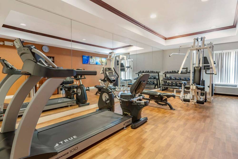 Comfort Suites Newark - Harrison 2
