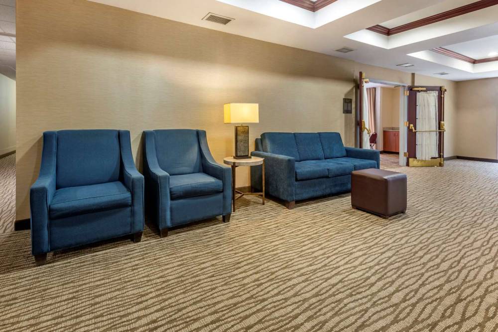 Comfort Suites Newark - Harrison 7