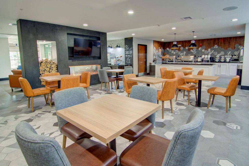 Comfort Suites Newport News Airport 9