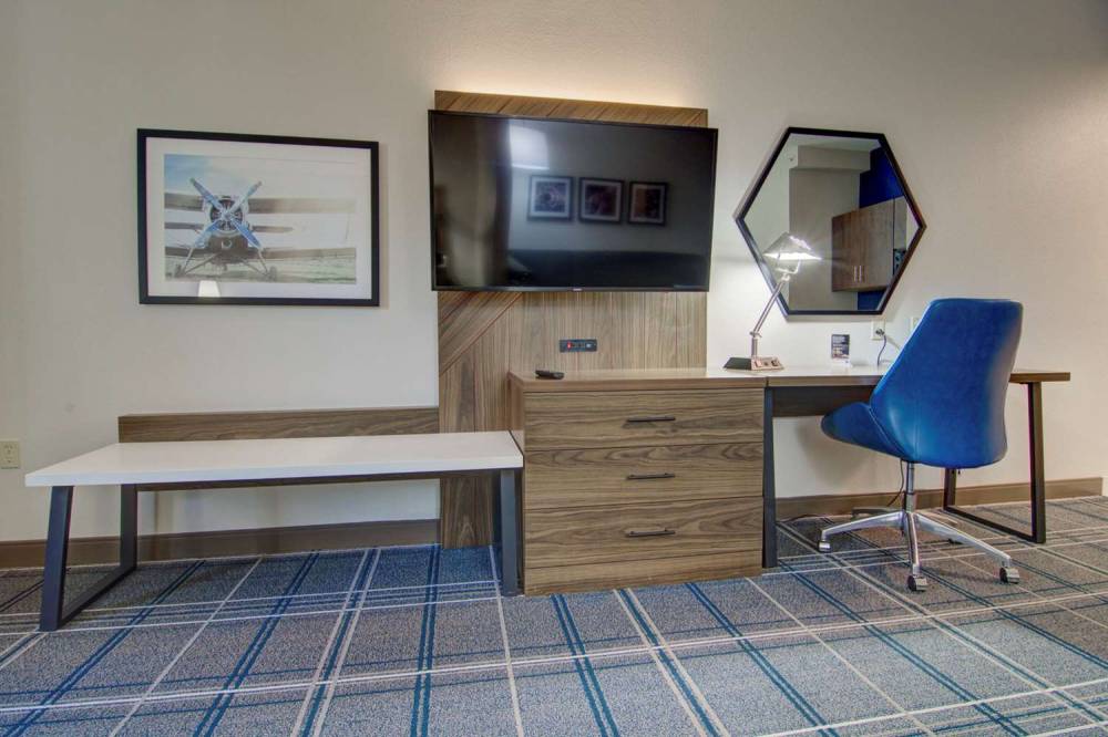 Comfort Suites Newport News Airport 7