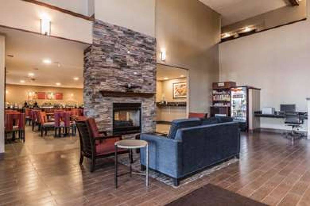 Comfort Suites North 4