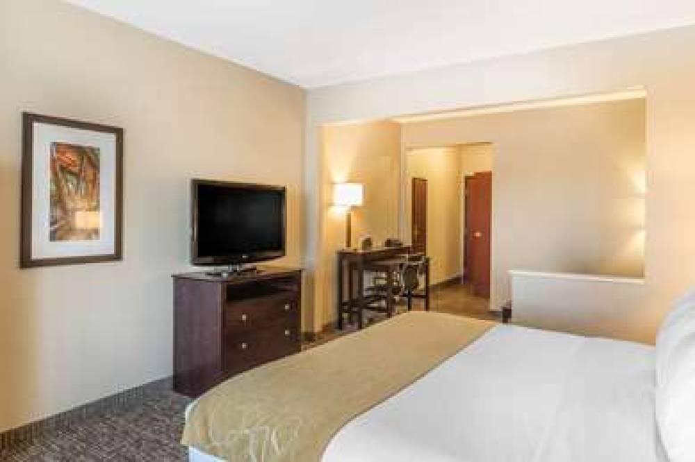 Comfort Suites North 9