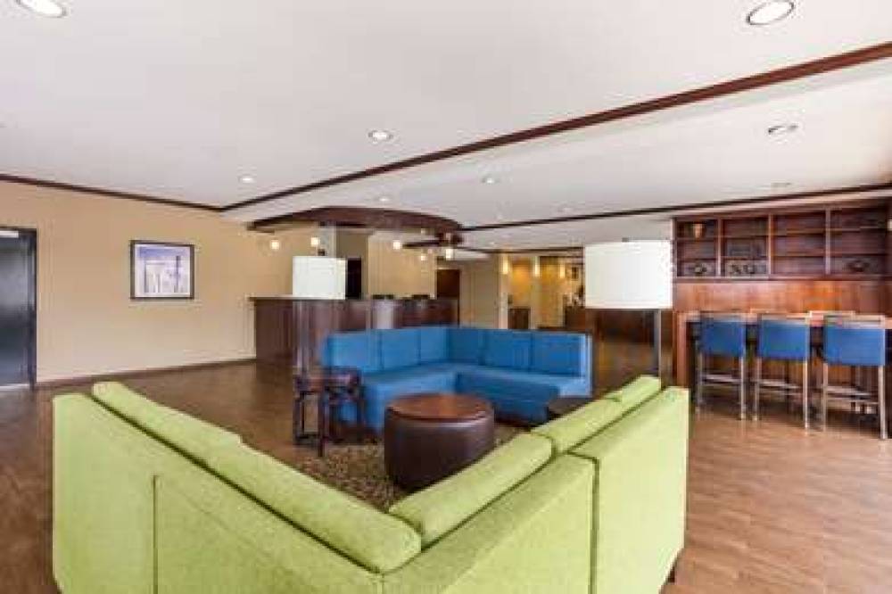 Comfort Suites North Mobile 4