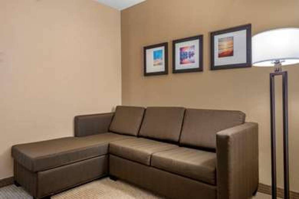 Comfort Suites Orlando Airport 7