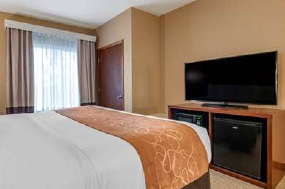 Comfort Suites Orlando Airport 6